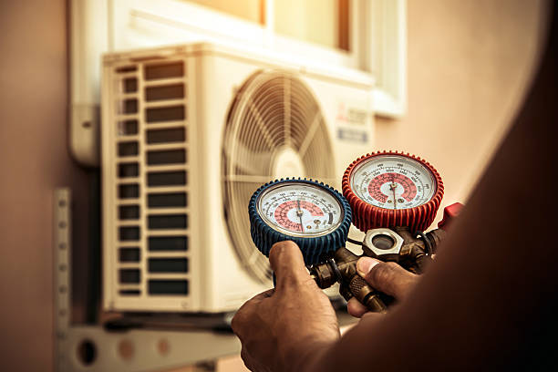 Professional Hvac technician working in Callahan, FL